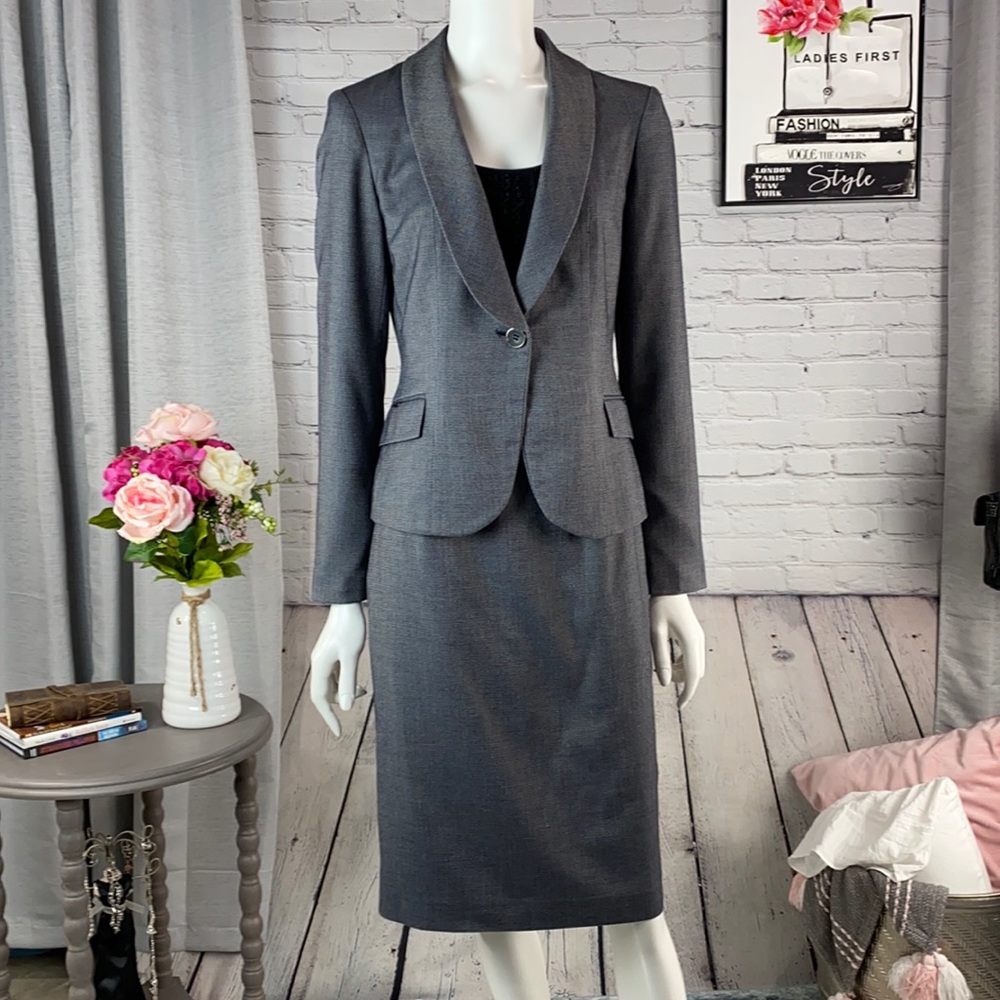 CALVIN KLEIN Gray 2pc Skirt Suit Size: 4
